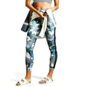 Athleta High Rise Chaturanga Tropical Mesh 7/8 Leggings with Pocket